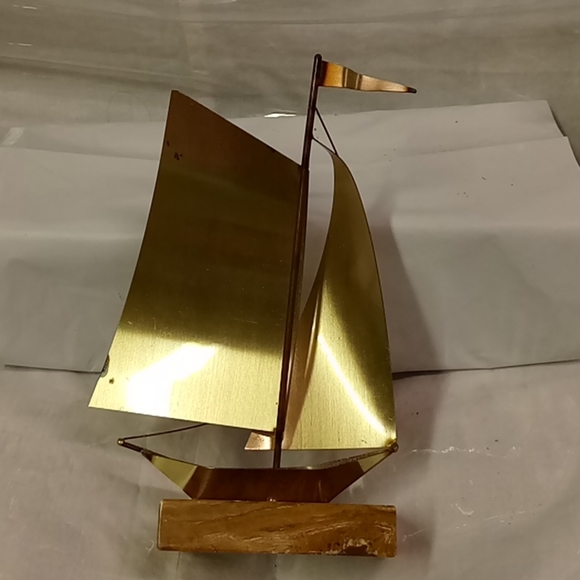 Vintage 1995 Brass Sailboat with a Marble Base , THE LIGHTHOUSE - Picture 2 of 5